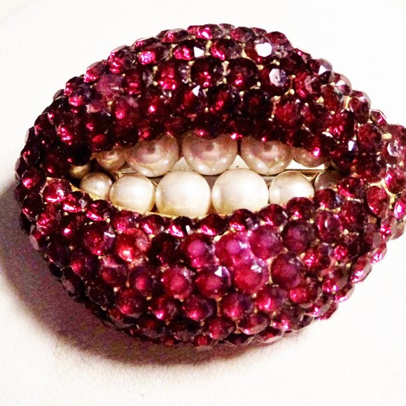 COPY - SALVADOR DALI MAE WEST INSPIRED RUDY RED LIPS BROOCH 2002 - Picture 7 of 8